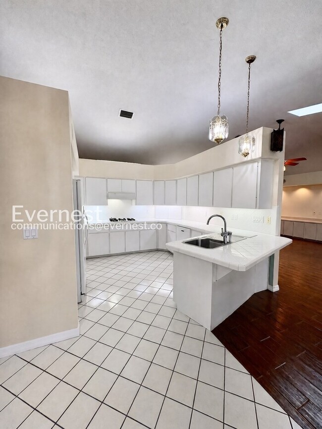 Building Photo - Spacious Living with Pool & Fitness Center Access | Available Now!