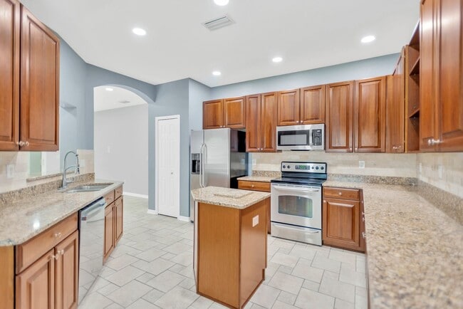 Building Photo - Zephyrhills Rental