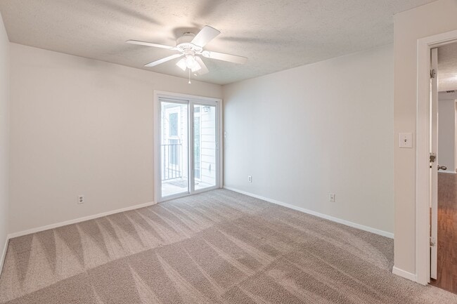 Building Photo - Welcome to this charming 2 bedroom, 2 bath...