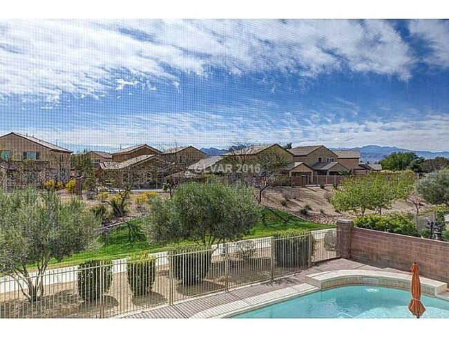 Building Photo - Stunning & Spacious Home with Park Views and Pool!