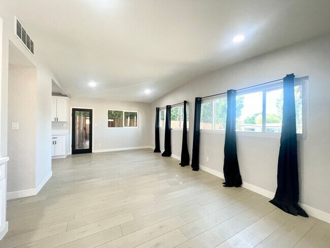 Building Photo - 66572 Cahuilla Ave