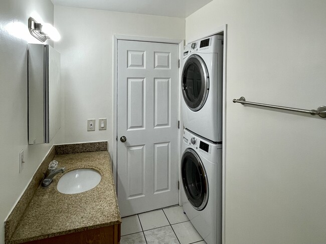 Building Photo - 4553 Huntington Dr N