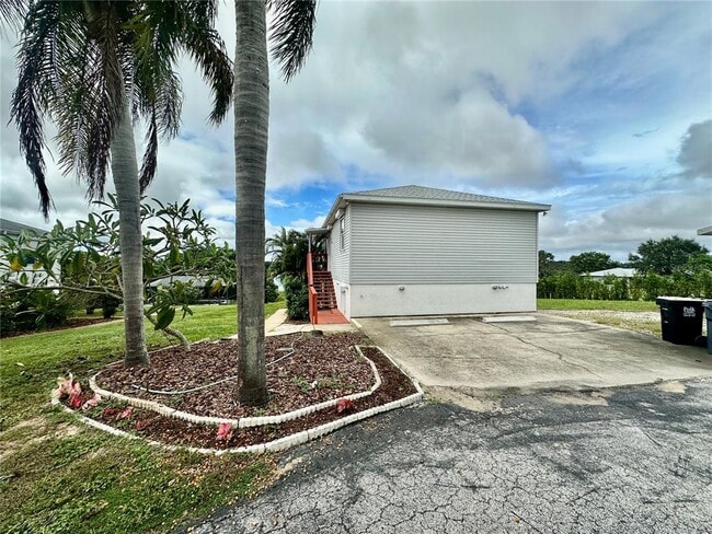 Building Photo - 709 S Lake Starr Blvd