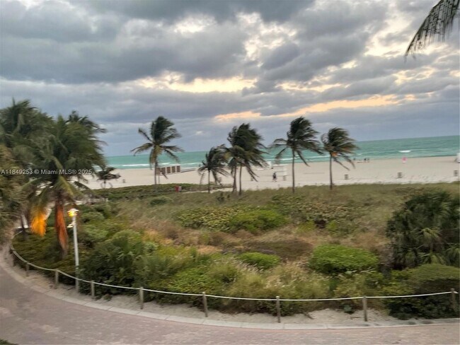 Building Photo - 100 Lincoln Rd