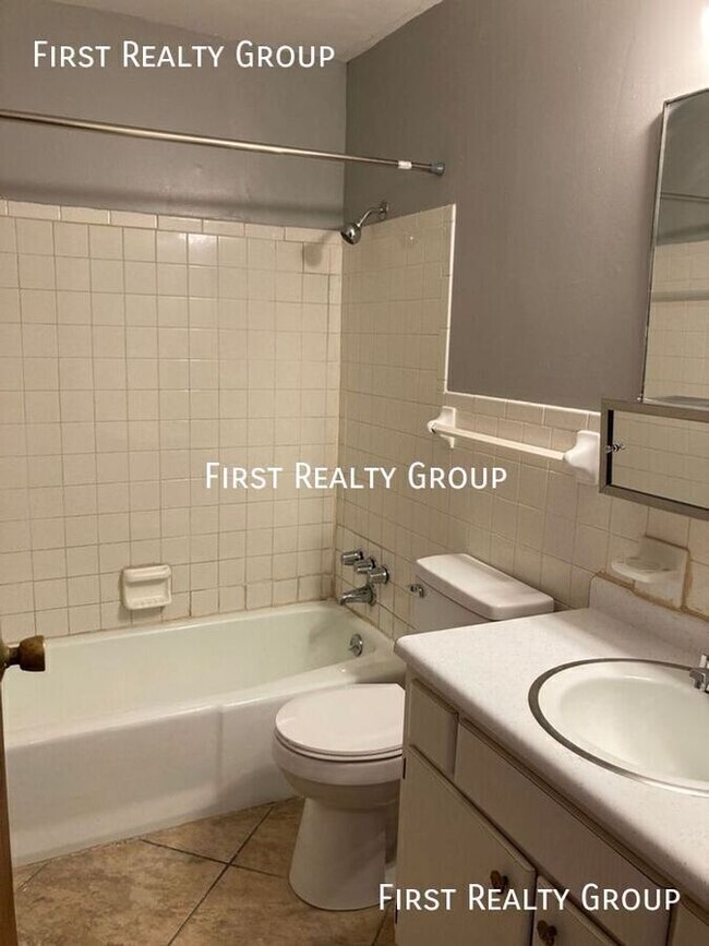 Building Photo - 1 Bedroom, 1 Bath Apartment, Dayton, OH. M...