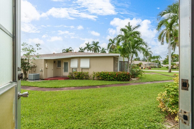 Building Photo - 410 NE 17th Ave