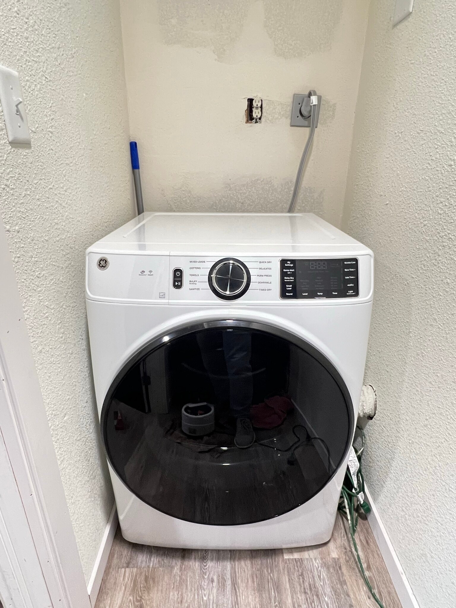 Dryer - 214 E Cleburn St
