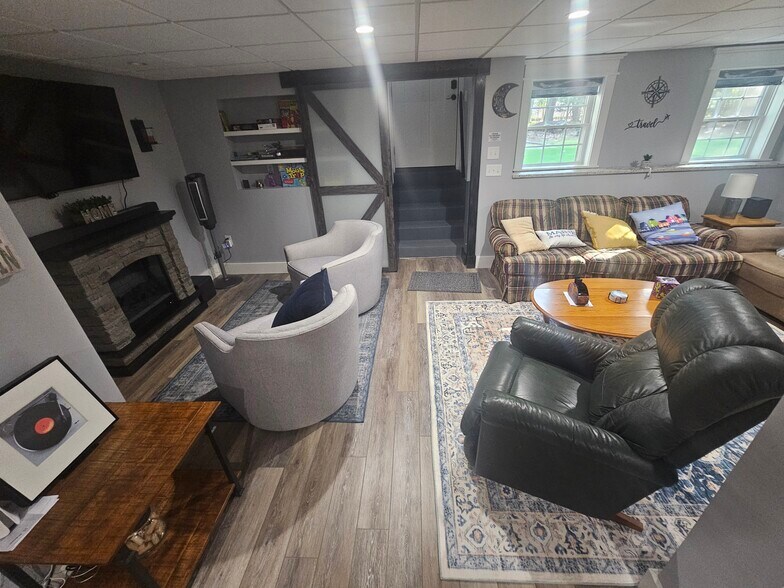 Building Photo - 435 High St