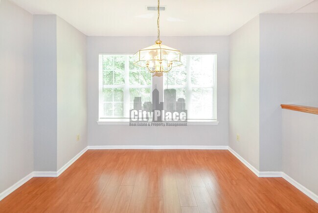 Building Photo - 740 Sweet Creek Dr