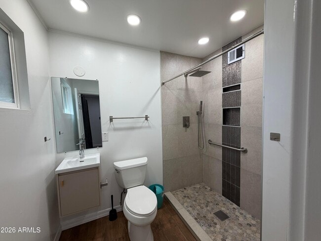 Building Photo - 2 E Piedmont Rd