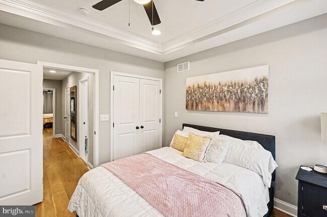 Building Photo - 443 S Robinson St