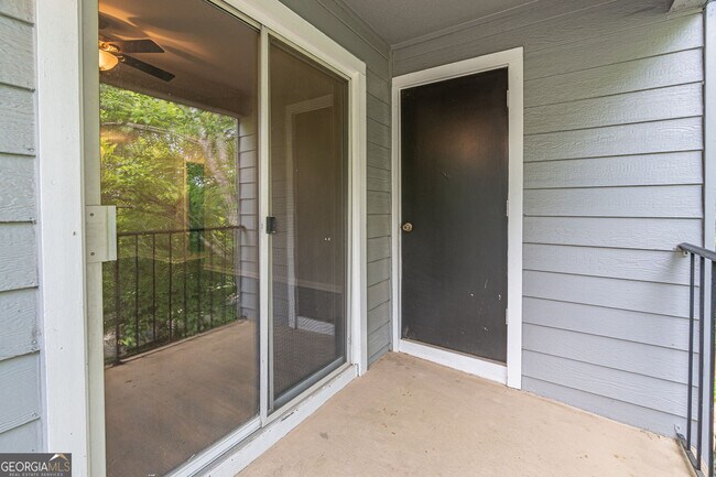 Building Photo - 547 Granville Ct