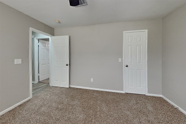 Building Photo - 16303 Hickory Point Rd