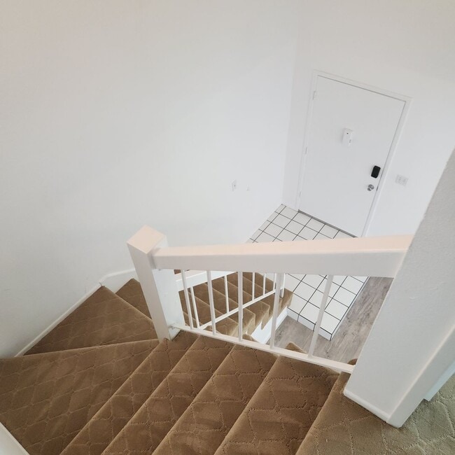 Building Photo - Tierrasanta 4 bedroom 2.5 bath townhouse w...
