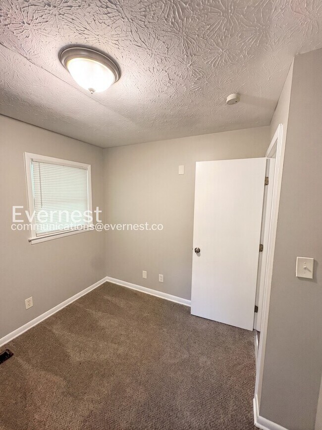 Building Photo - 515 Landers St