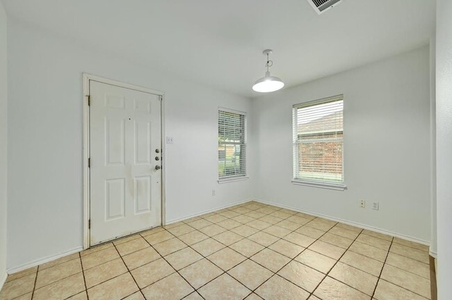 Building Photo - 308 Pheasant Ridge Dr