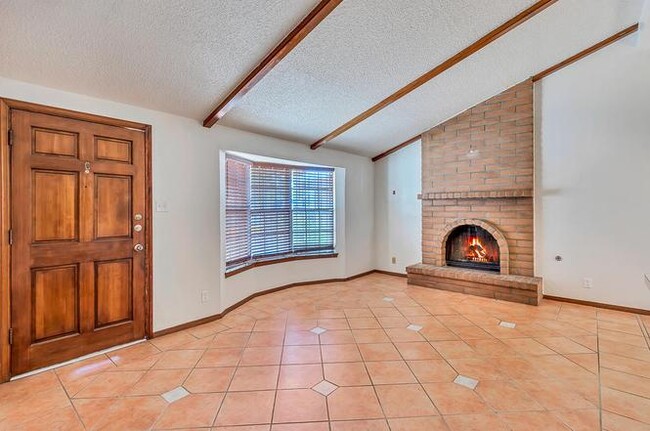 Building Photo - 4886 Maureen Cir