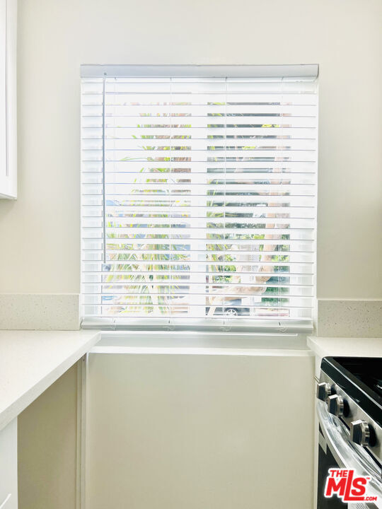 Building Photo - 1860 Alexandria Ave