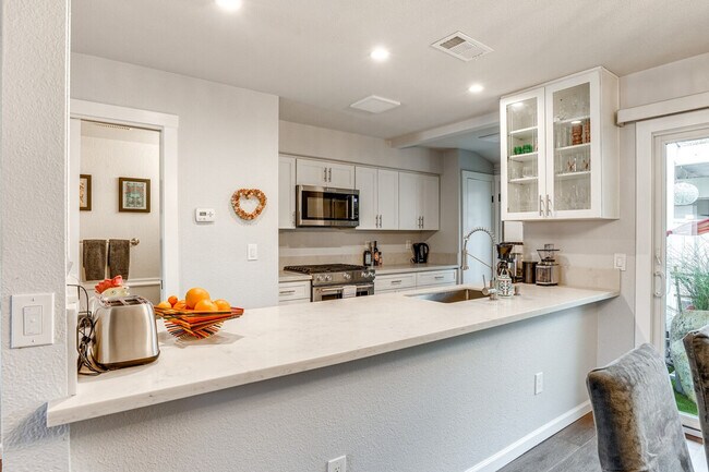 Building Photo - 46 Belvedere Ct