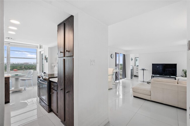 Building Photo - 18051 Biscayne Blvd