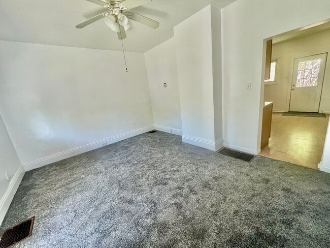 Building Photo - 2 Bed 1 Bath- Pittsburgh PA