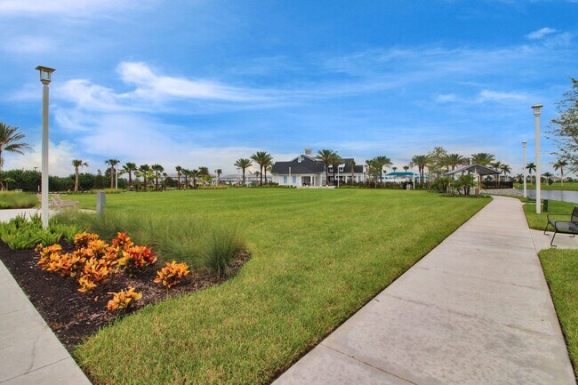 Building Photo - Palmera at Wellen Park Annual Townhouse for Rent