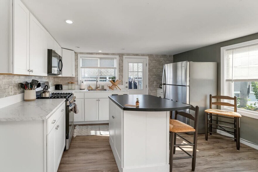 Building Photo - 9 Cole St