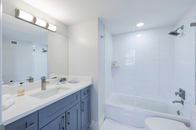 Building Photo - 1701 S Flagler Dr