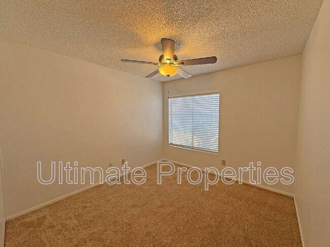 Building Photo - 9538 W Echo Ln