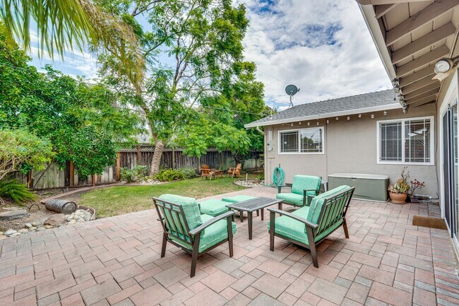 Building Photo - Spacious Home off of Hillsdale with Amazing Kitchen & Backyard! Ready to Rent.