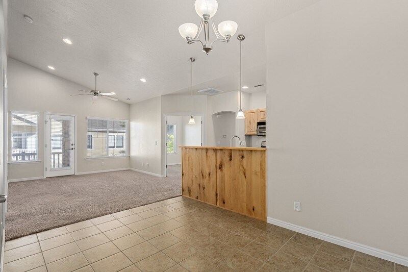 Building Photo - 1061 Canyon Meadow Dr