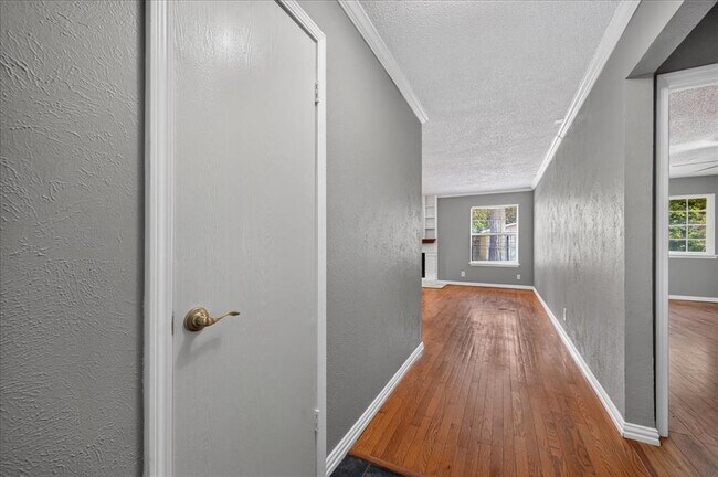 Building Photo - 10215 Missel Thrush Dr