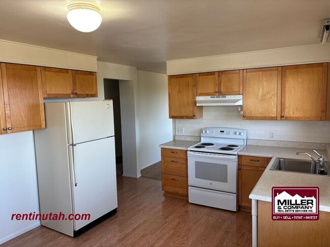 Building Photo - Charming Duplex For Rent!!