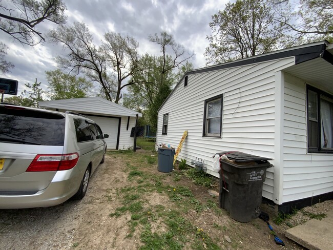 Building Photo - 921 Blue Ridge Dr