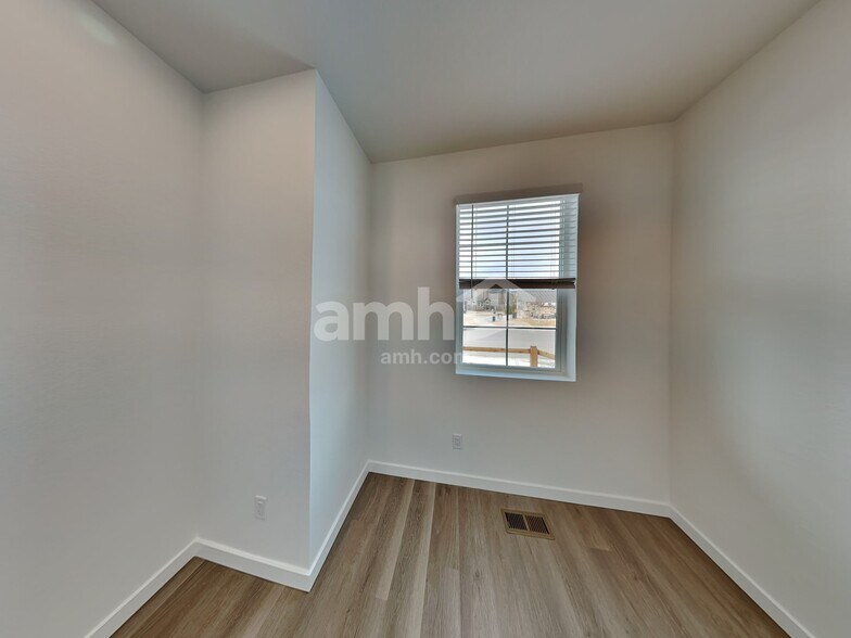 Building Photo - 300 N Addison Way