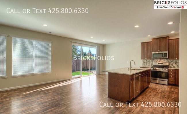 Building Photo - Your Puyallup Dream Home is Here – Open Layout, amazing Kitchen & More