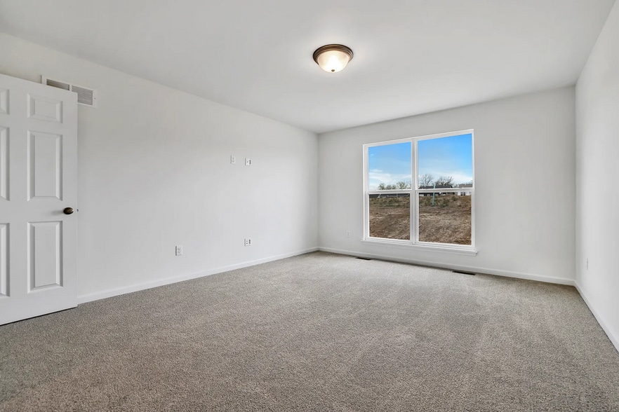 Building Photo - 728 Courtshire Crossing