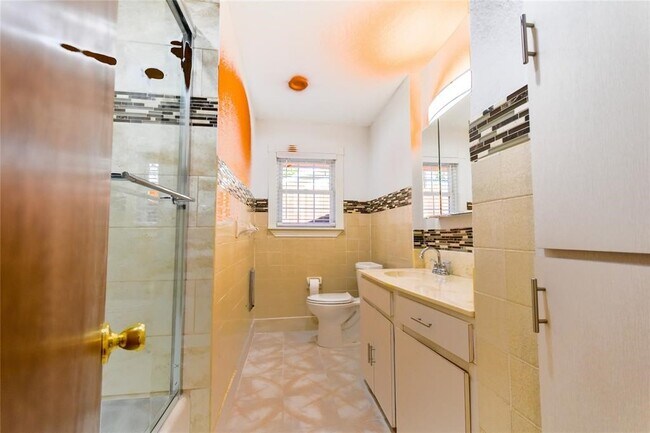 Building Photo - 10518 Hazelhurst Dr