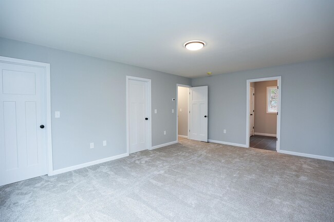 Building Photo - 231 Putnam Hill Rd