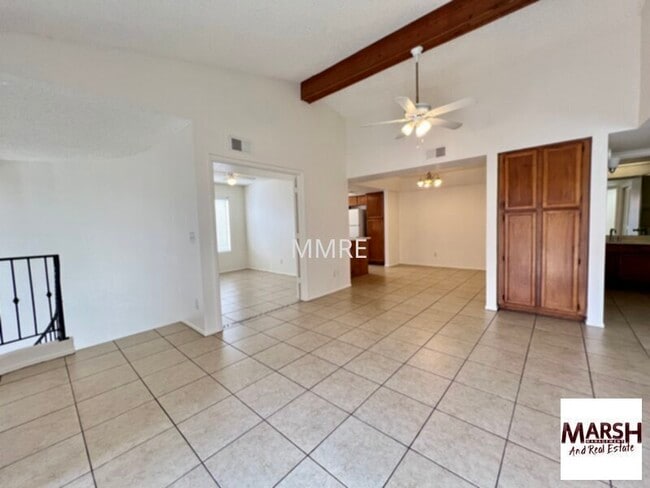 Building Photo - Nice 2 bedroom townhome with all appliances &amp; community pool in Mesa!