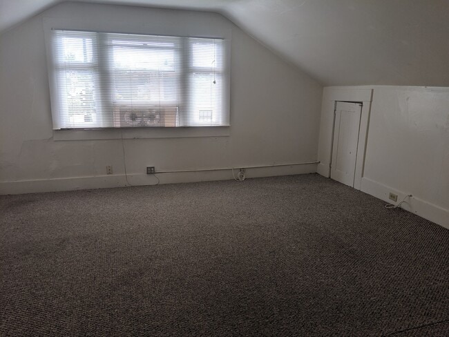 Building Photo - Now leasing for Summer 2026, Available August 5th!