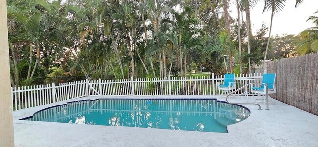 Building Photo - 661 Lake Wellington Dr