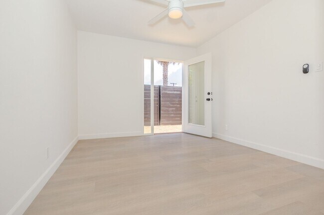 Building Photo - Stylishly Remodeled 1 Bed/1Bath in Crown P...