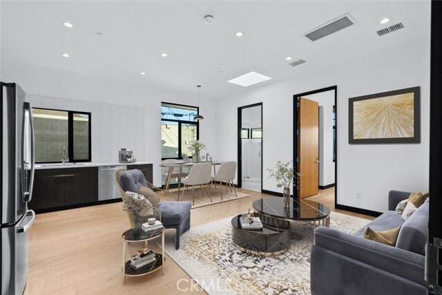 Building Photo - 922 W Clark Ave