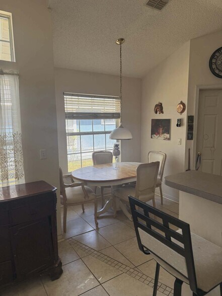Building Photo - 9560 Southbrook Dr
