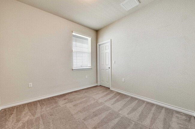 Building Photo - 12121 Cimaizon Dr