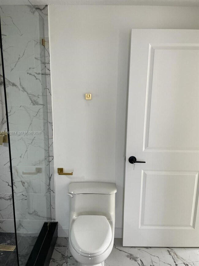 Building Photo - 170 SE 14th St