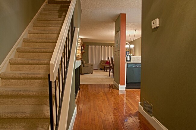 Building Photo - $0 DEPOSIT OPTION. CHARMING TWO-STORY TOWN...