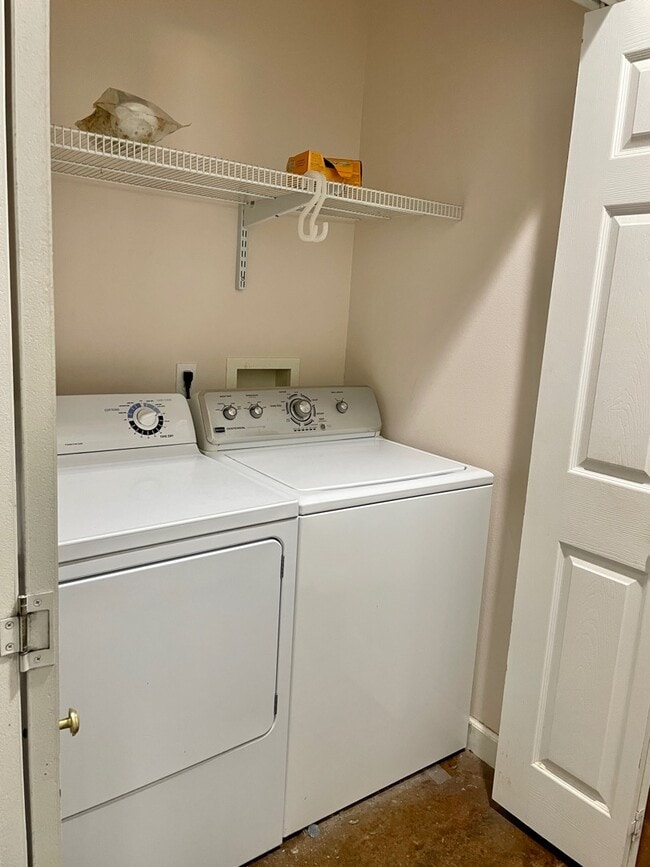 Building Photo - 104 Bermuda Dr