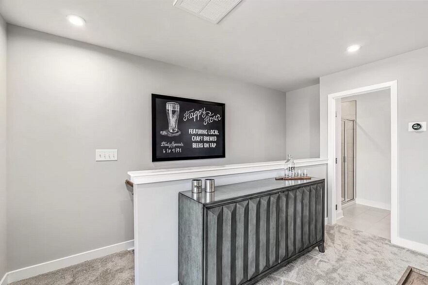 Building Photo - 3711 S Tryon St